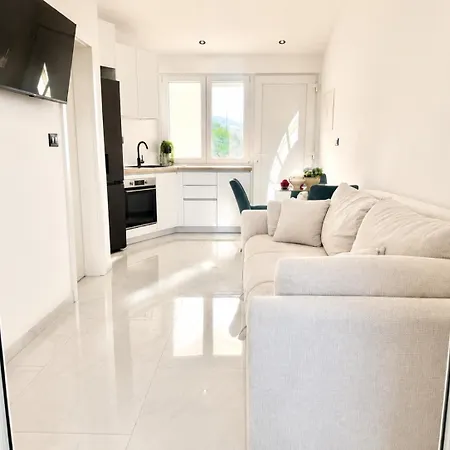 By The Sea - Znjan Apartman *